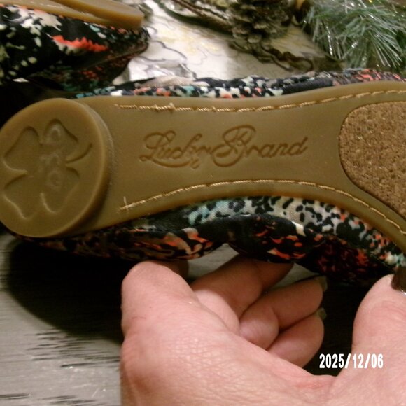 Lucky Brand Womens Sz 7.5 EMMIE Ballerina Flat SlipOn Shoes NAVY SNAKE Pattern - Picture 7 of 7